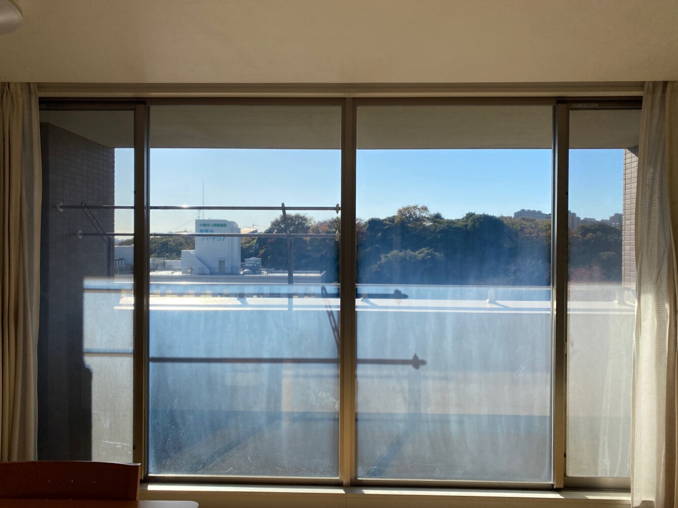 横浜市栄区・マンション／劣化による飛散防止・UVカットフィルム（SH2CLAR）貼り替え施工の施工写真