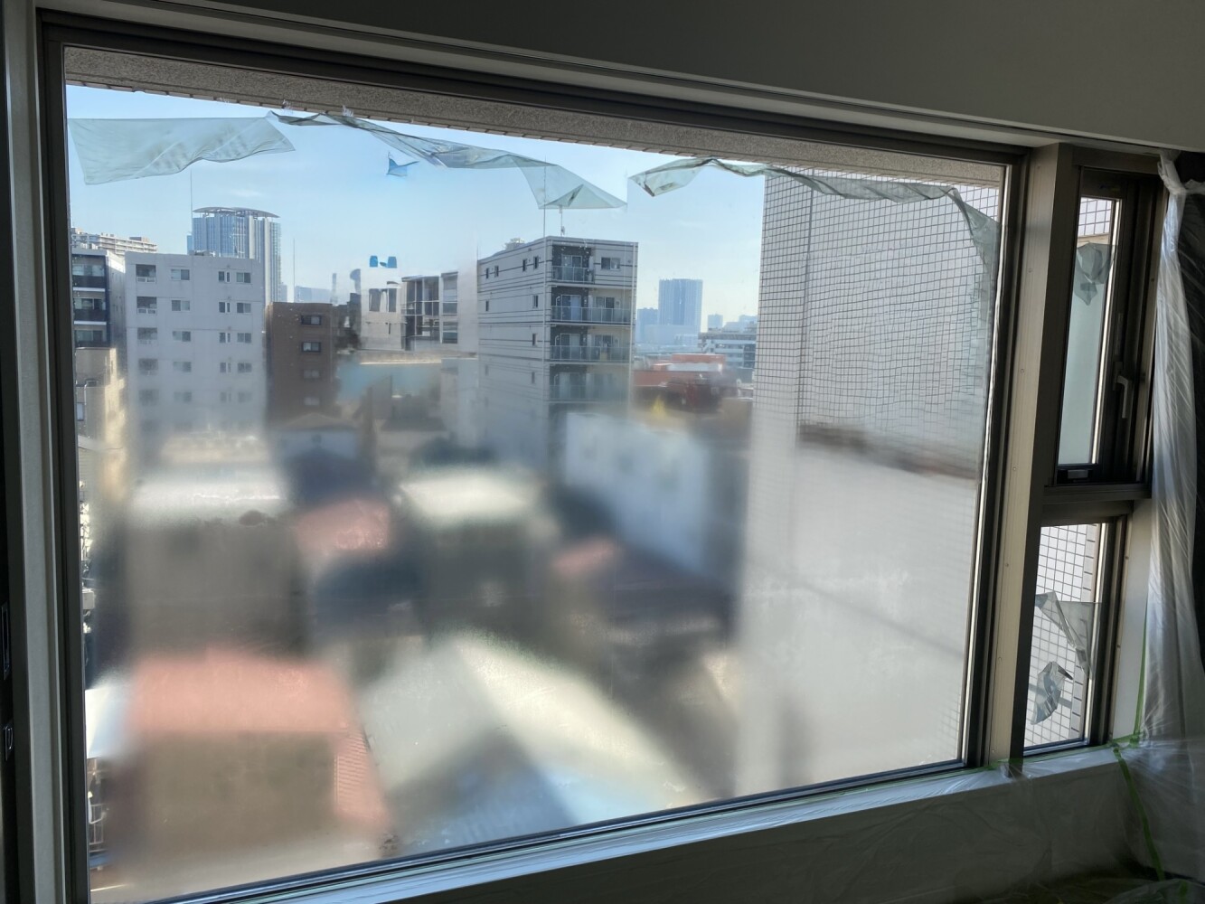 東京都中央区・マンション／劣化による飛散防止・UVカットフィルム（SH4CLAR）貼り替え施工