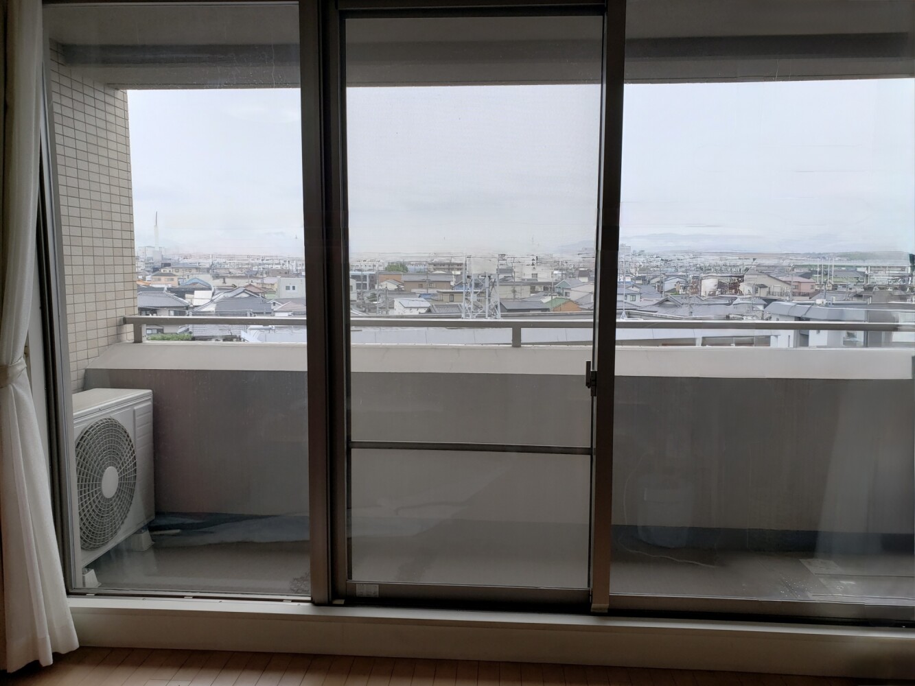 東京都豊島区のマンション・窓ガラスフィルム劣化による貼り替え施工（SH4CLAR）