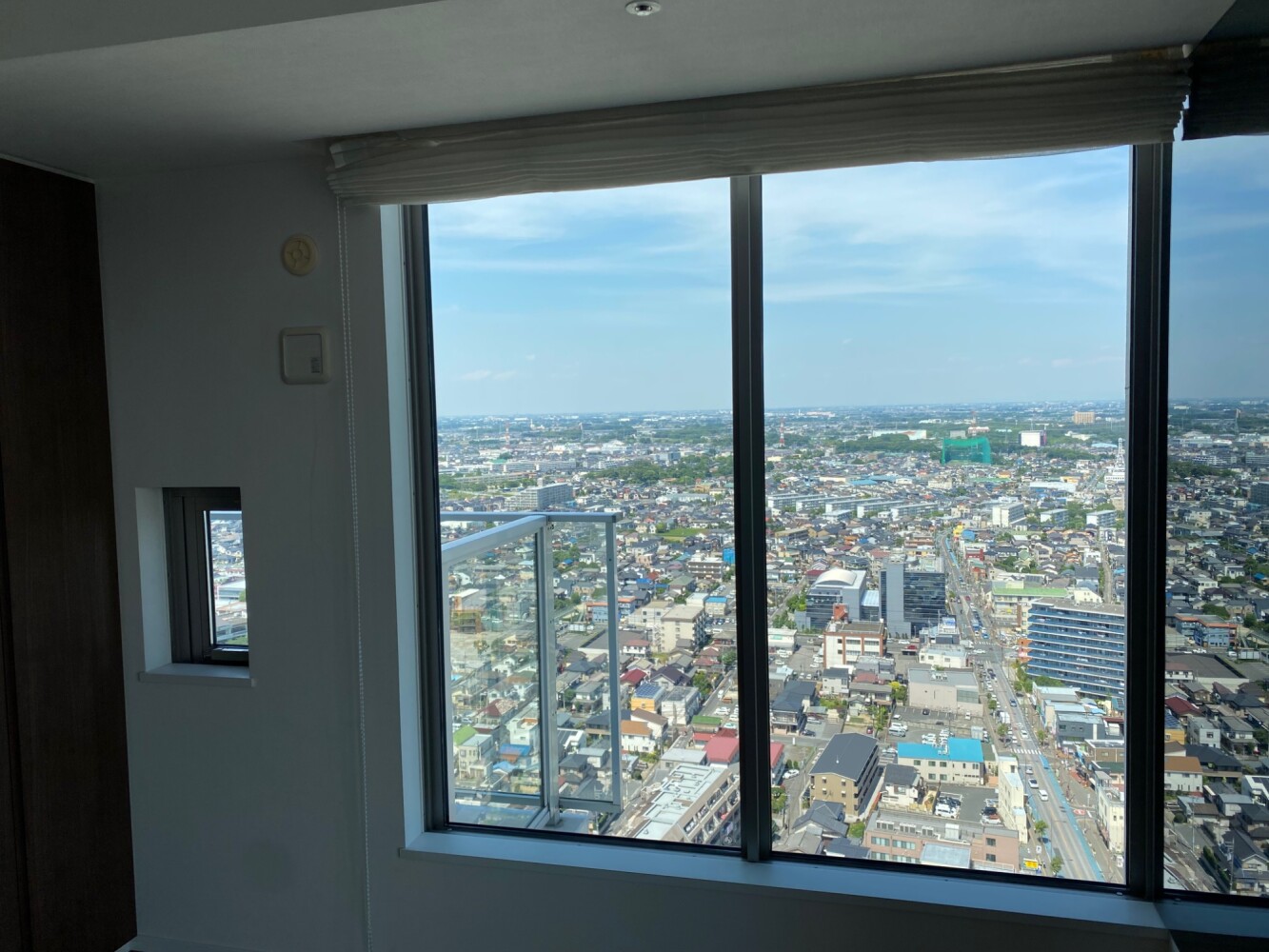 Low-Eガラスの快適性向上へ／透明遮熱フィルムNANOシリーズ貼り分け施工